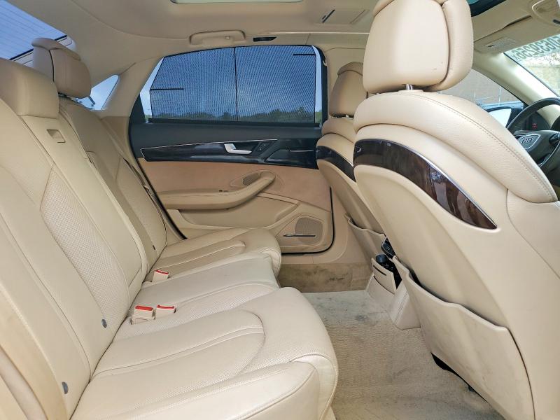 50639256 :رقم المزاد ، WAU44AFD1JN000421 vin ، 2018 Audi A8 مزاد بيع