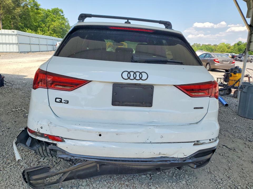 51126656 :رقم المزاد ، WA1EECF32N1045821 vin ، 2022 Audi Q3 مزاد بيع