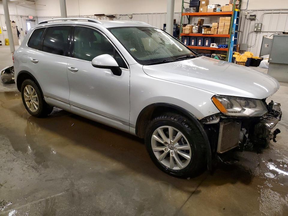 49778976 :رقم المزاد ، WVGEP9BP3DD013285 vin ، 2013 Volkswagen Touareg مزاد بيع