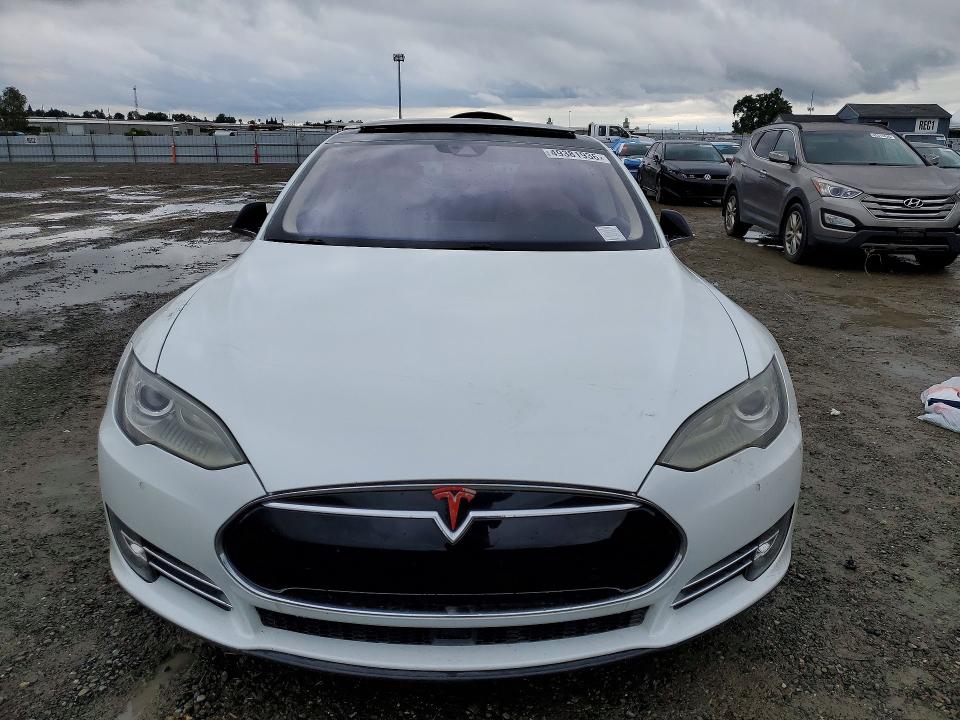 Продажа на аукционе авто 2015 Tesla Model S, vin: 5YJSA1H18FF096706, номер лота: 49381936
