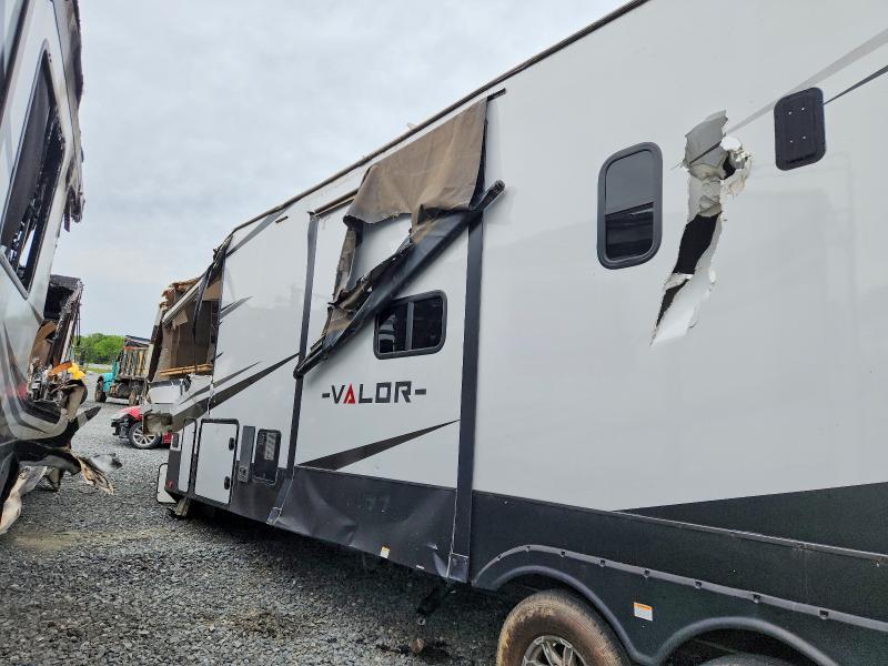 47695486 :رقم المزاد ، 7M5FV4432NA005561 vin ، 2022 Alliance Rv Valor مزاد بيع