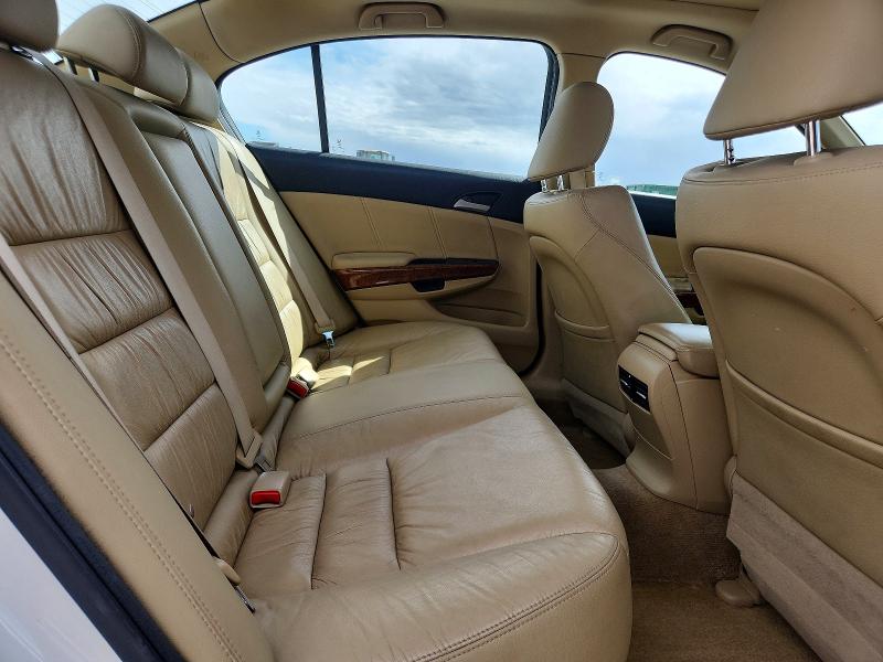 49676316 :رقم المزاد ، 1HGCP3F81BA002670 vin ، 2011 Honda Accord مزاد بيع