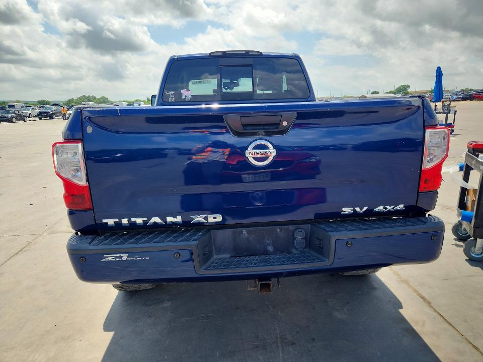 49910576 :رقم المزاد ، 1N6BA1C44HN560982 vin ، 2017 Nissan Titan Xd مزاد بيع