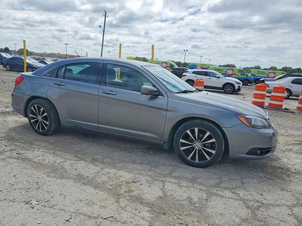 2013 Chrysler 200 მანქანა იყიდება აუქციონზე, vin: 1C3CCBBG3DN745347, აუქციონის ნომერი: 51335186