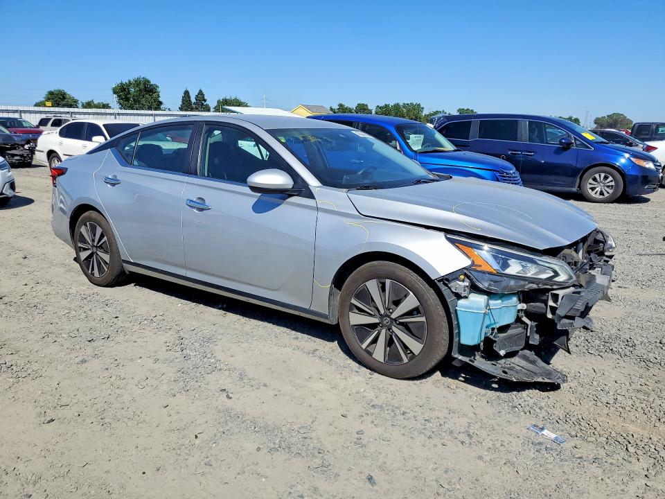 48945806 :رقم المزاد ، 1N4BL4DVXNN381255 vin ، 2022 Nissan Altima مزاد بيع