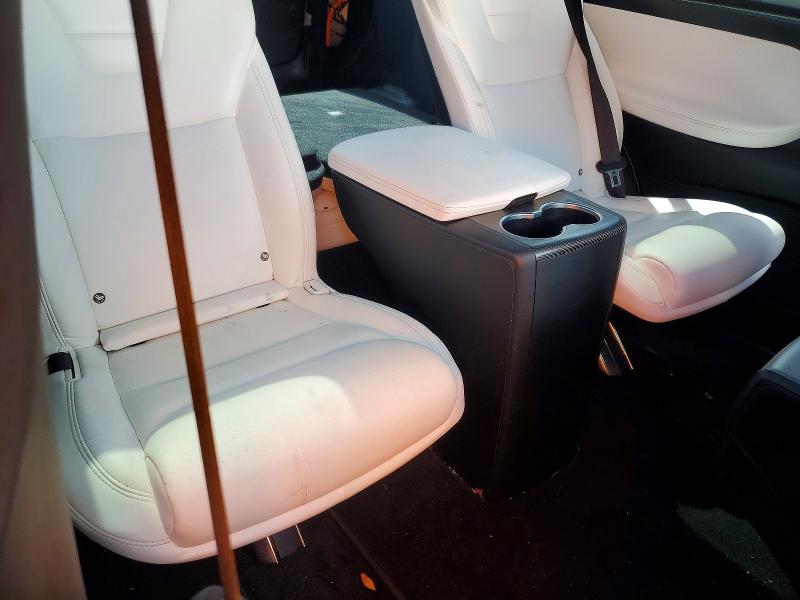 49083996 :رقم المزاد ، 5YJXCBE47HF050260 vin ، 2017 Tesla Model X مزاد بيع