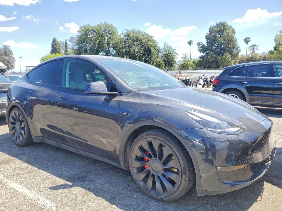 51004146 :رقم المزاد ، 7SAYGDEF1RF094572 vin ، 2024 Tesla Model Y مزاد بيع