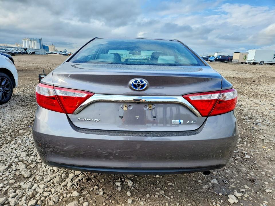 2015 Toyota Camry Hybrid მანქანა იყიდება აუქციონზე, vin: 4T1BD1FK4FU166966, აუქციონის ნომერი: 51605956