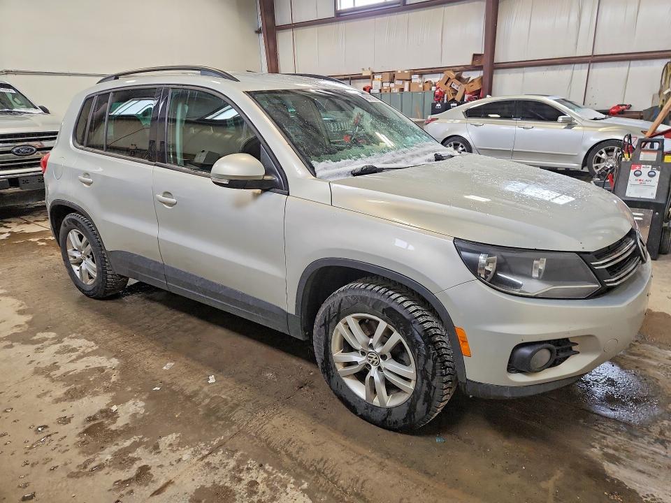48411216 :رقم المزاد ، WVGJV3AX2EW570942 vin ، 2014 Volkswagen Tiguan مزاد بيع