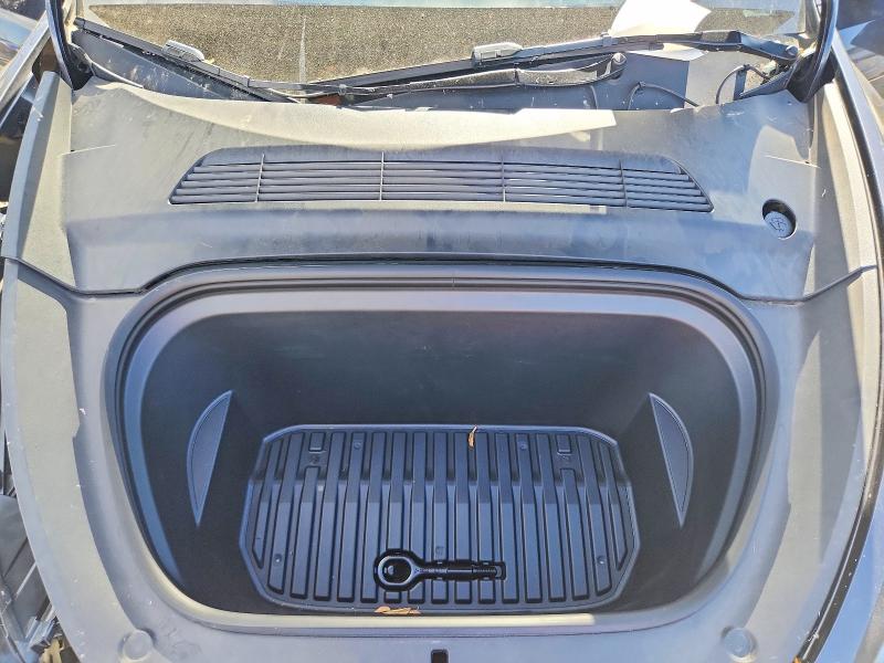 2024 Tesla Model Y მანქანა იყიდება აუქციონზე, vin: 7SAYGDEE4RF185889, აუქციონის ნომერი: 51182586