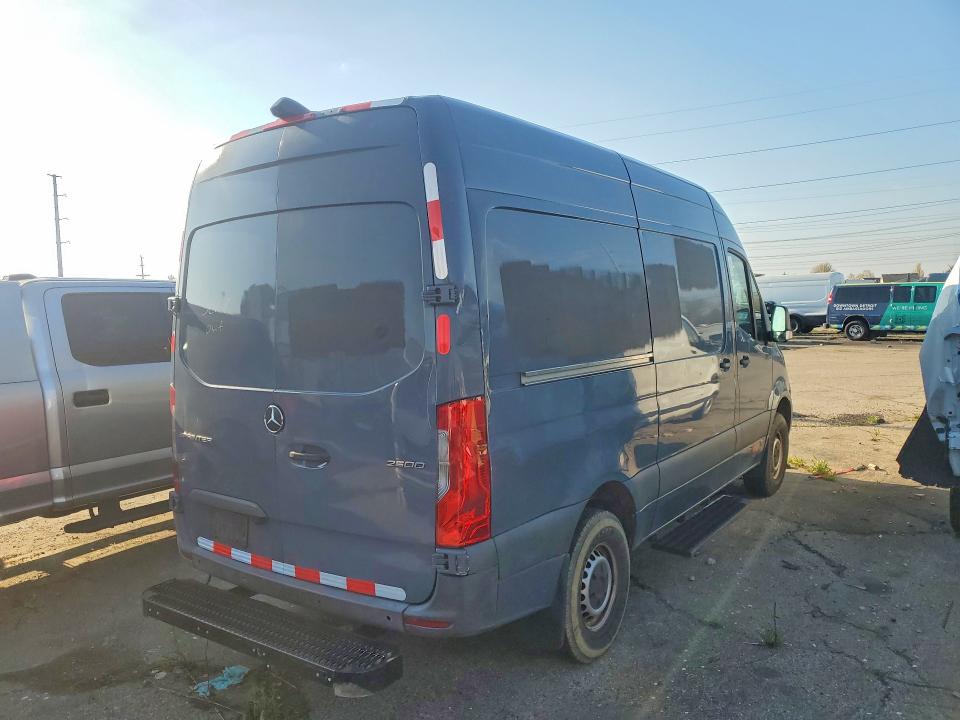 50551546 :رقم المزاد ، WD4PF0CD7KP039843 vin ، 2019 Mercedes Benz Sprinter مزاد بيع