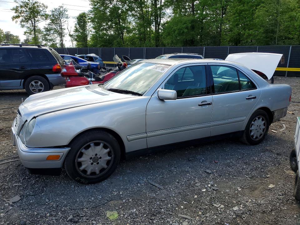 52021796 :رقم المزاد ، WDBJF25H5XA904152 vin ، 1999 Mercedes-benz E مزاد بيع
