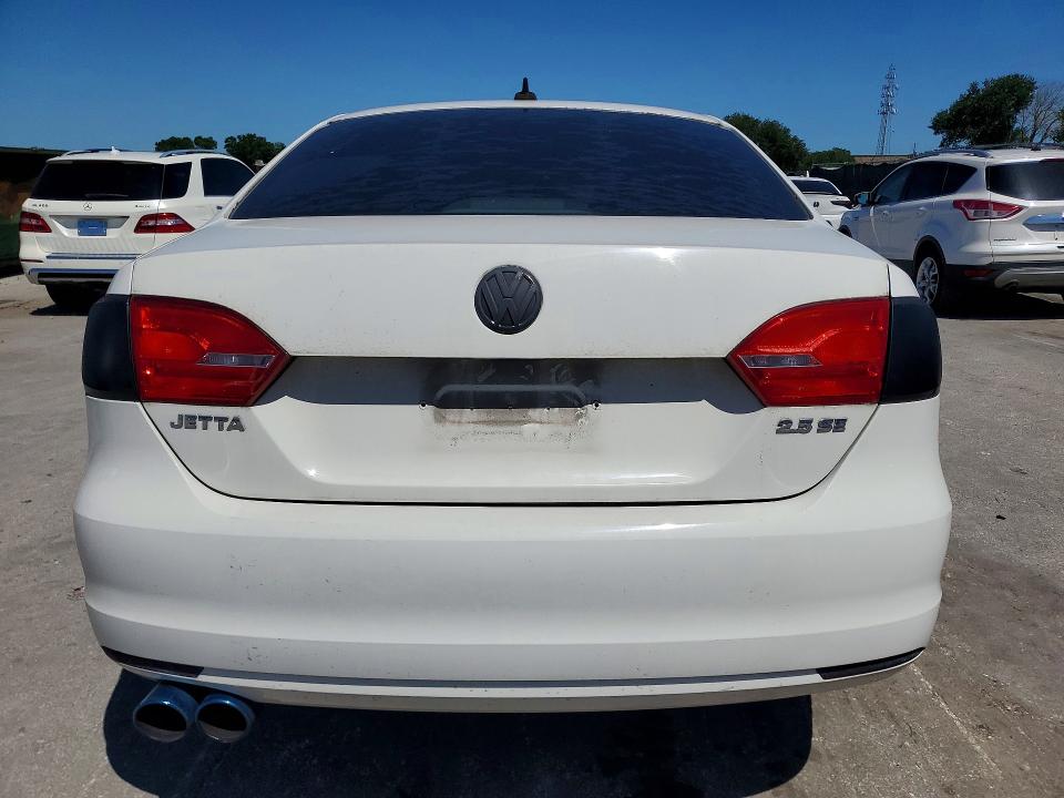 50130586 :رقم المزاد ، 3VWDX7AJ3BM364682 vin ، 2011 Volkswagen Jetta مزاد بيع