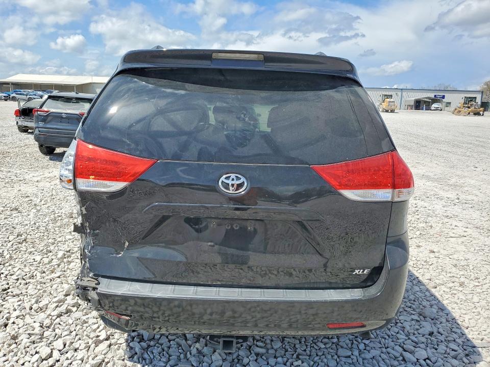 47423366 :رقم المزاد ، 5TDYK3DC7CS232289 vin ، 2012 Toyota Sienna مزاد بيع