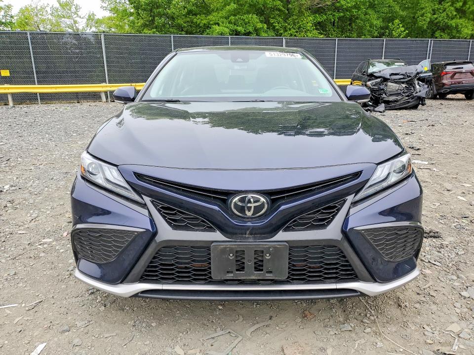 51329796 :رقم المزاد ، 4T1K61AKXNU702884 vin ، 2022 Toyota Camry مزاد بيع