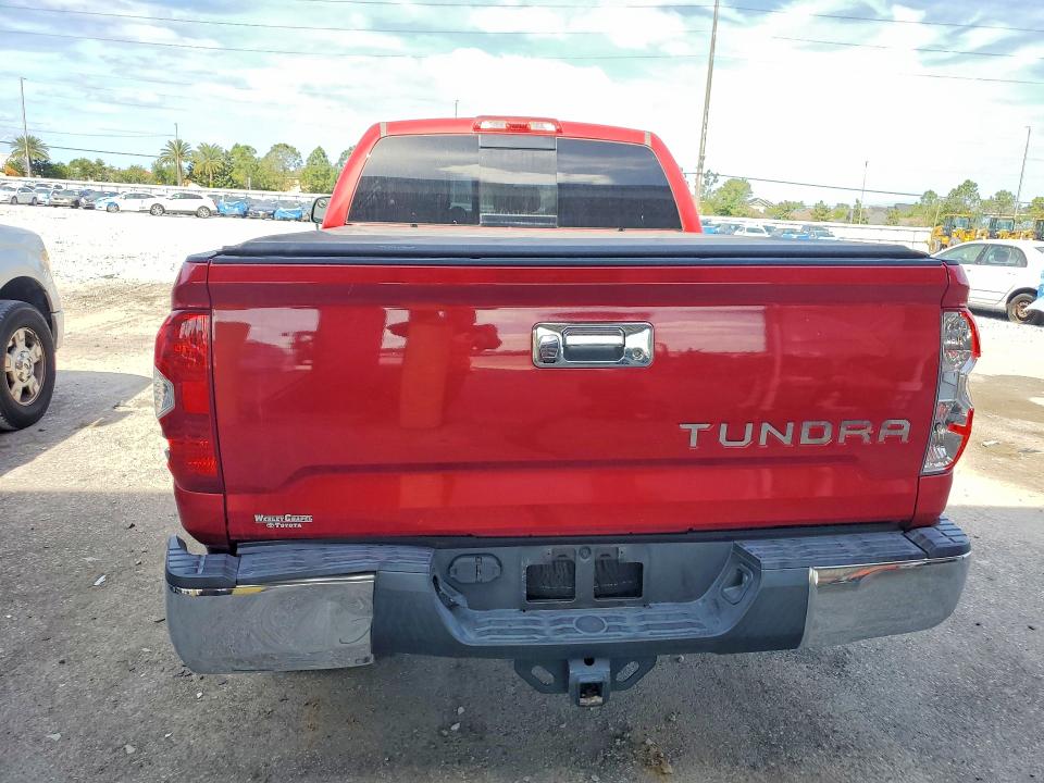 49593976 :رقم المزاد ، 5TFRM5F11JX126062 vin ، 2018 Toyota Tundra مزاد بيع