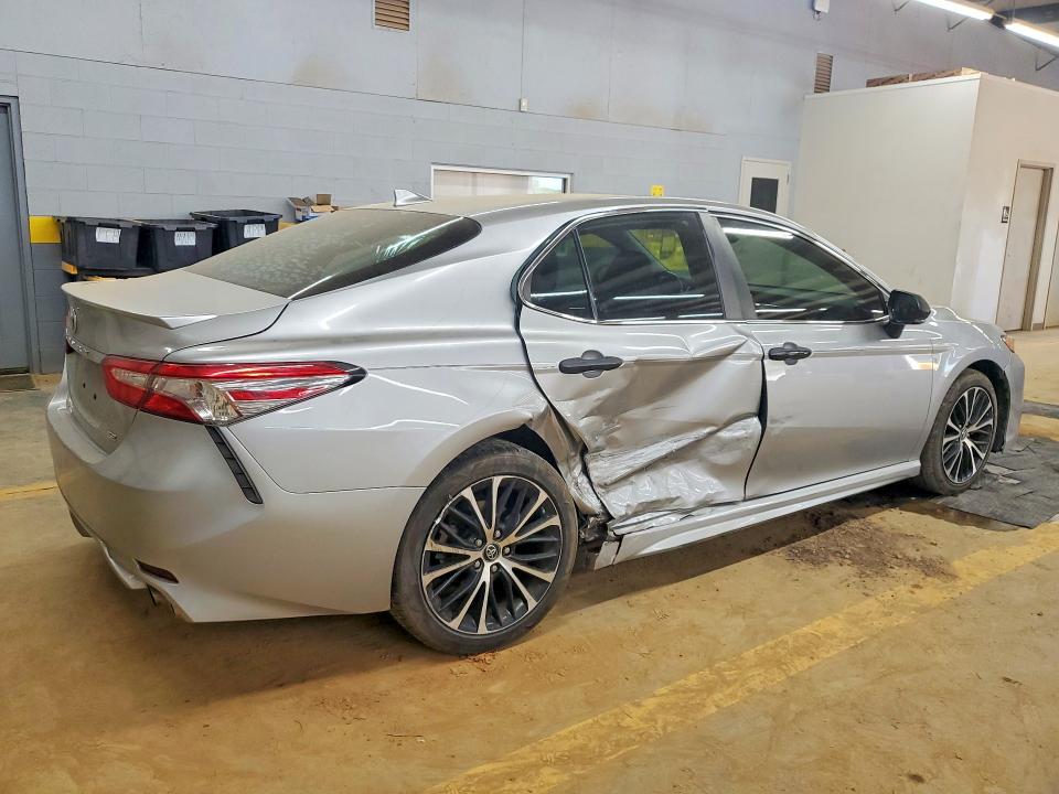 49708226 :رقم المزاد ، 4T1B11HK3KU785347 vin ، 2019 Toyota Camry مزاد بيع