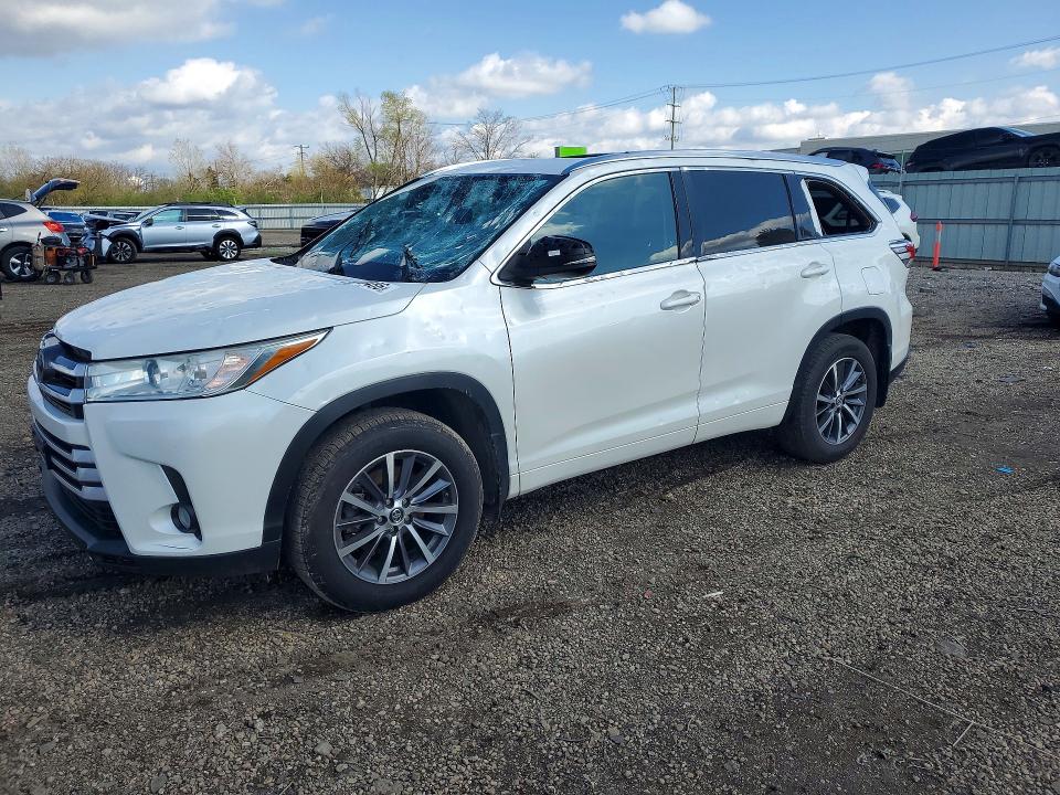 49946486 :رقم المزاد ، 5TDJZRFH0JS525747 vin ، 2018 Toyota Highlander مزاد بيع
