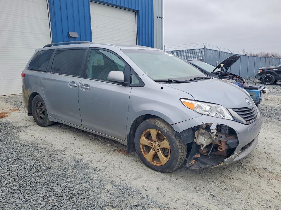 50673136 :رقم المزاد ، 5TDKK3DC8BS159342 vin ، 2011 Toyota Sienna مزاد بيع