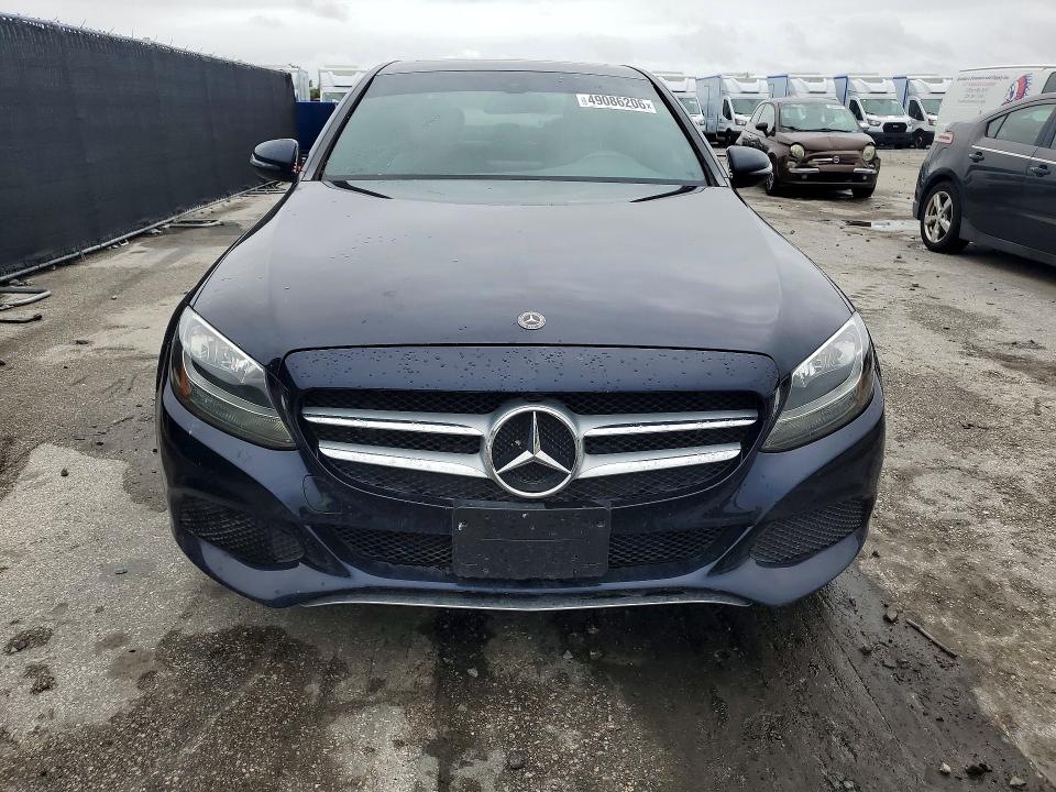 49086206 :رقم المزاد ، 55SWF4KB8JU242678 vin ، 2018 Mercedes-benz C مزاد بيع