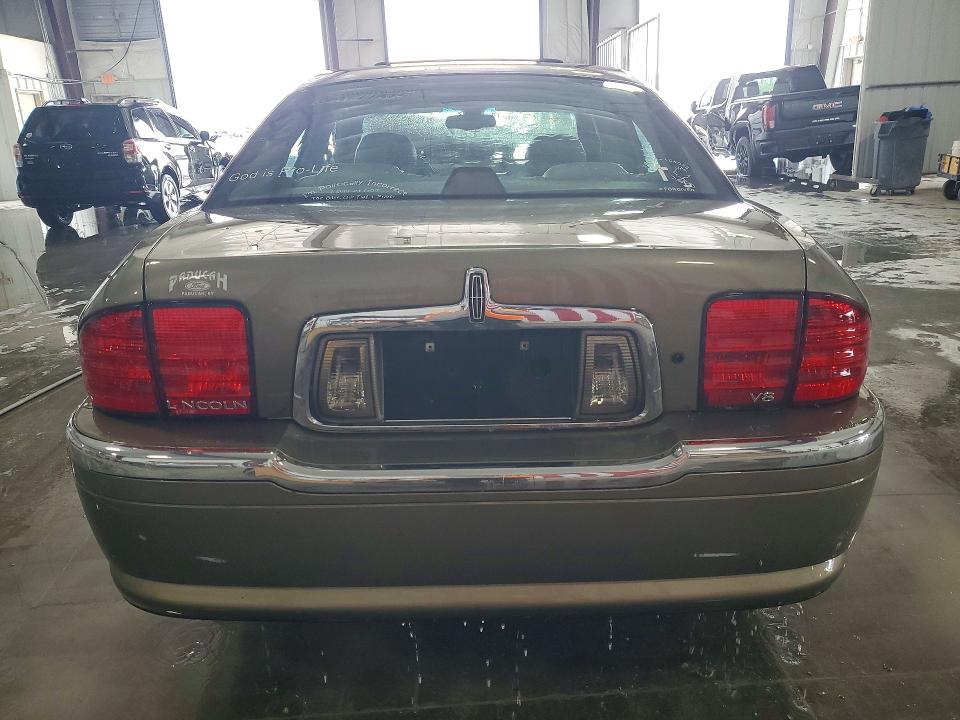48648806 :رقم المزاد ، 1LNHM87A92Y679903 vin ، 2002 Lincoln Townhouse Ls مزاد بيع