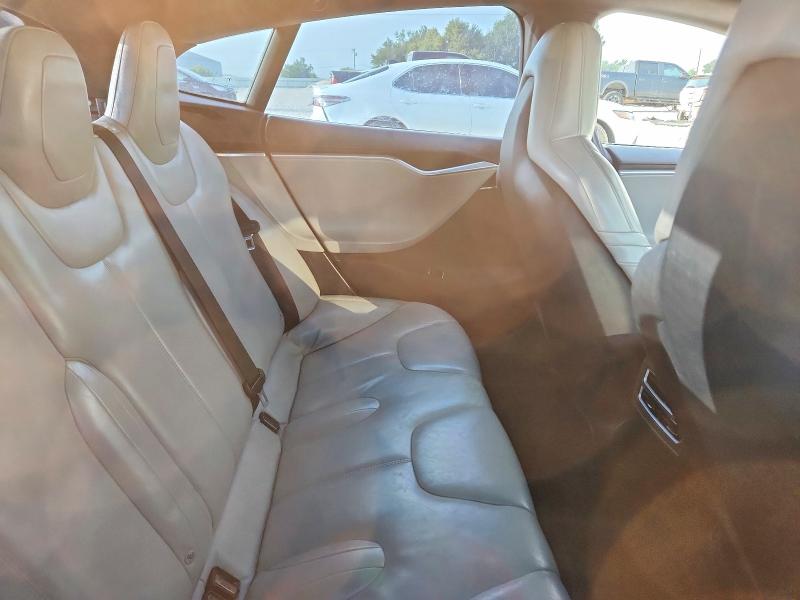 51354026 :رقم المزاد ، 5YJSA1E42FF115359 vin ، 2015 Tesla Mod مزاد بيع