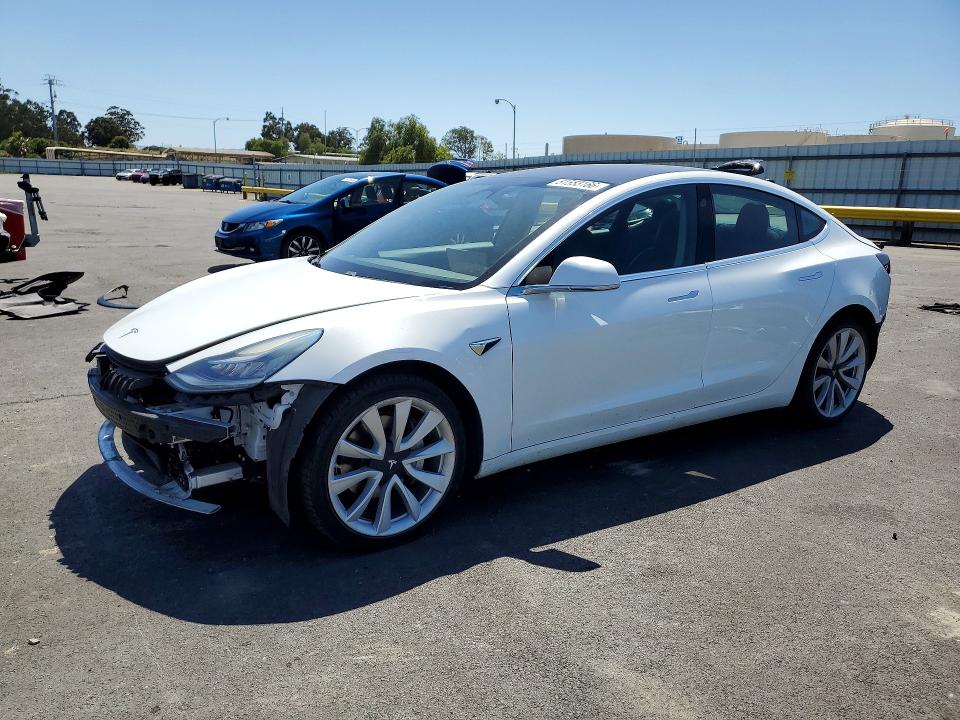 51553166 :رقم المزاد ، 5YJ3E1EB3JF107609 vin ، 2018 Tesla Model 3 مزاد بيع