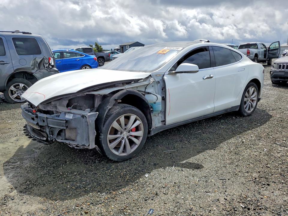 50809396 :رقم المزاد ، 5YJSA1H17EFP37214 vin ، 2014 Tesla Model S مزاد بيع