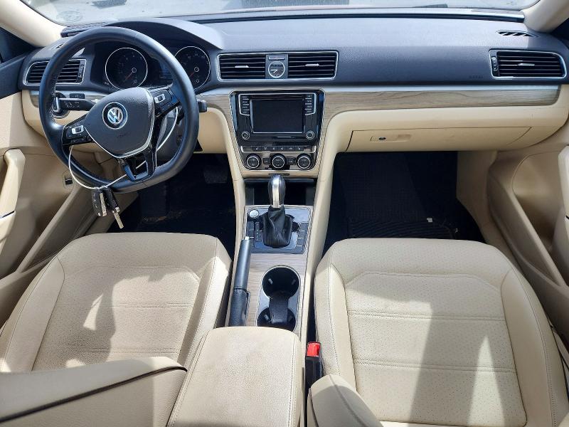 50090876 :رقم المزاد ، 1VWBT7A36HC054878 vin ، 2017 Volkswagen Passat مزاد بيع