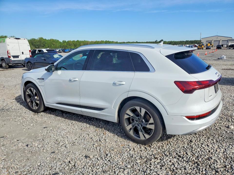 2022 Audi E-tron მანქანა იყიდება აუქციონზე, vin: WA1LAAGE4NB032523, აუქციონის ნომერი: 48898336