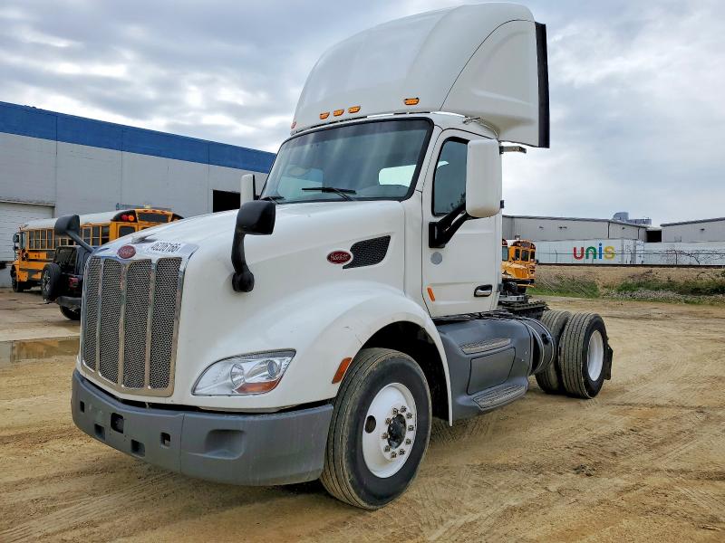 Продажа на аукционе авто 2017 Peterbilt 579, vin: 1XPBA48X4HD428445, номер лота: 46206166