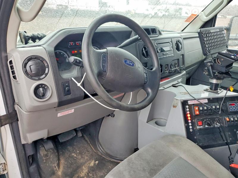 53638946 :رقم المزاد ، 1FDWE3FS0JDC23179 vin ، 2018 Ford Econoline مزاد بيع