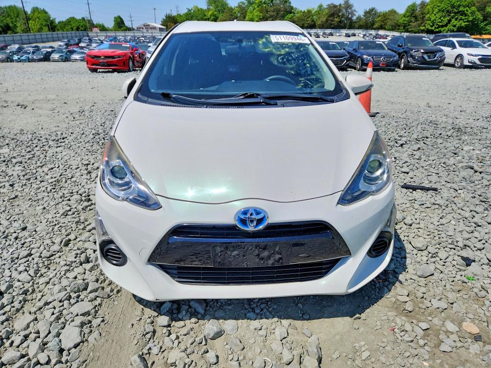 51109946 :رقم المزاد ، JTDKDTB34F1577705 vin ، 2015 Toyota Prius C مزاد بيع
