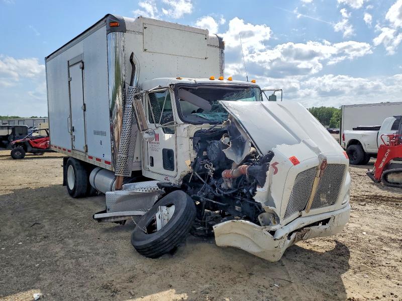 54006436 :رقم المزاد ، 2NKHHM6XXHM156423 vin ، 2017 Kenworth Construction مزاد بيع