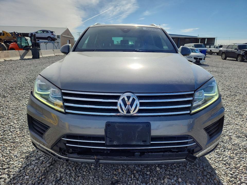 Продажа на аукционе авто 2017 Volkswagen Touareg, vin: WVGRF7BP2HD003183, номер лота: 49333636