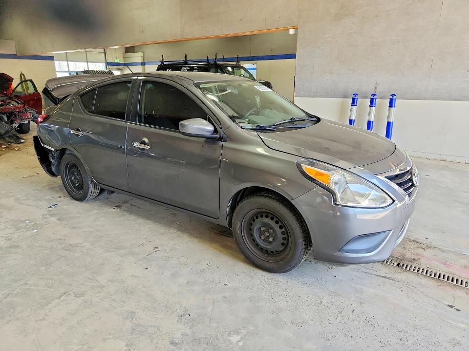 48750596 :رقم المزاد ، 3N1CN7AP4JL878816 vin ، 2018 Nissan Versa مزاد بيع