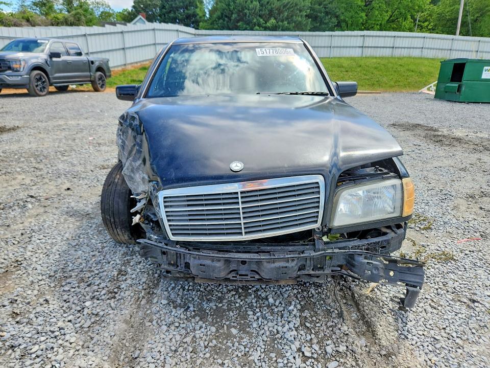 51778006 :رقم المزاد ، WDBHA24G8XA742569 vin ، 1999 Mercedes-benz C مزاد بيع