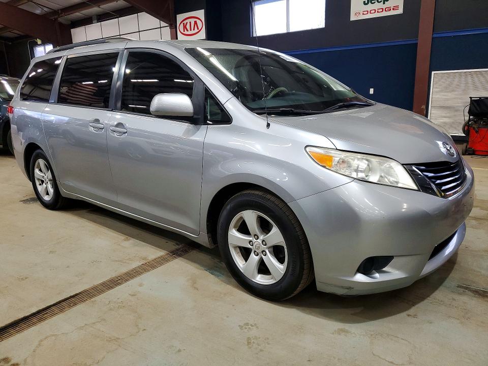 2011 Toyota Sienna მანქანა იყიდება აუქციონზე, vin: 5TDKK3DC2BS156713, აუქციონის ნომერი: 48600276