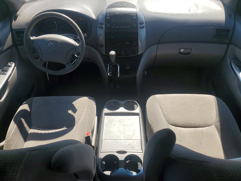51108736 :رقم المزاد ، 5TDKK4CC7AS327154 vin ، 2010 Toyota Sienna مزاد بيع