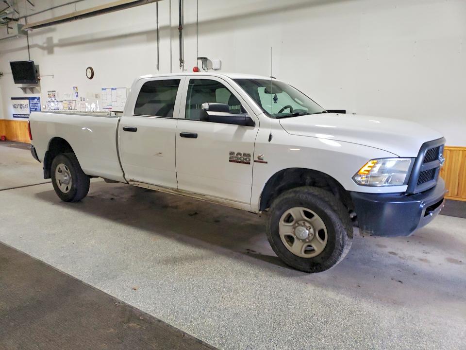 51900616 :رقم المزاد ، 3C6UR5HL6JG145244 vin ، 2018 Ram 2500 مزاد بيع
