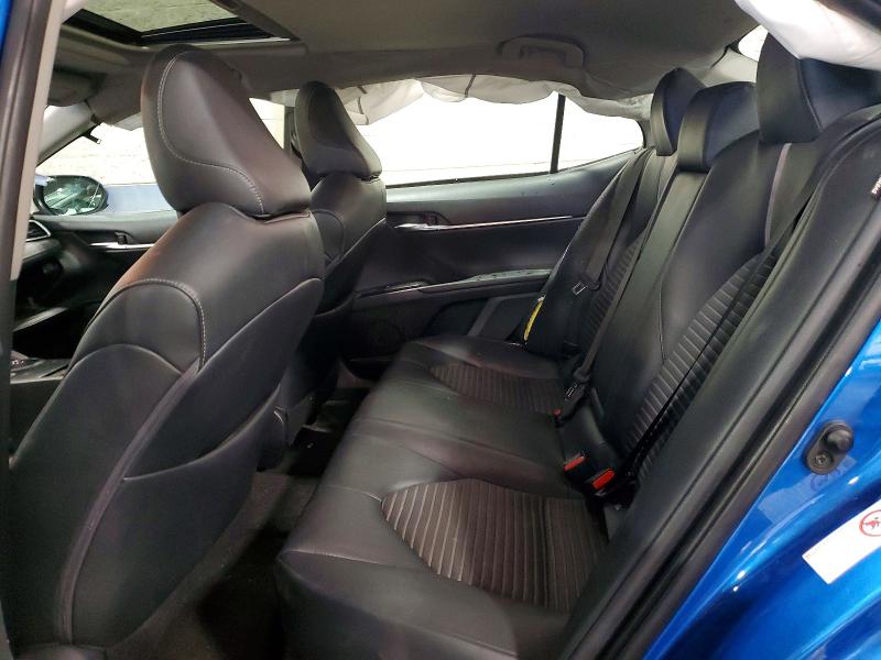 48864866 :رقم المزاد ، 4T1B11HK9JU116126 vin ، 2018 Toyota Camry مزاد بيع