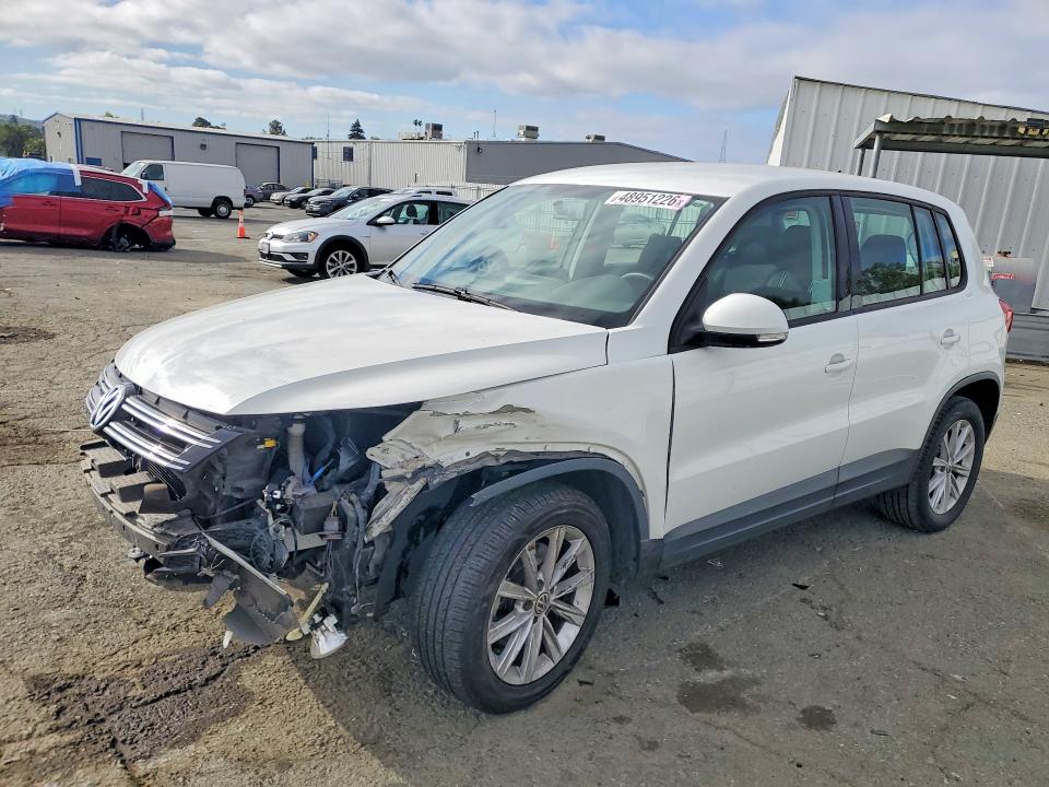 48951226 :رقم المزاد ، WVGAV7AX4HK054214 vin ، 2017 Volkswagen Tiguan مزاد بيع