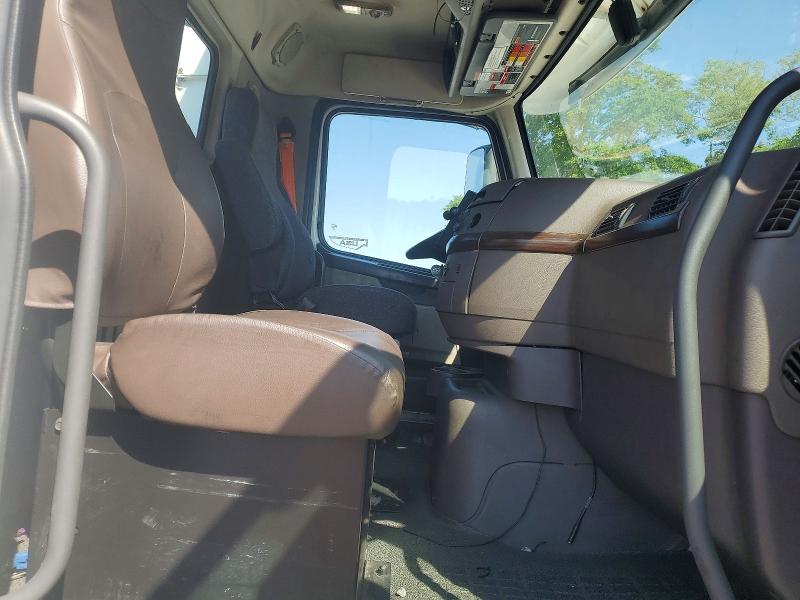 2018 Volvo Vnl მანქანა იყიდება აუქციონზე, vin: 4V4N39TG5JN892460, აუქციონის ნომერი: 50608526