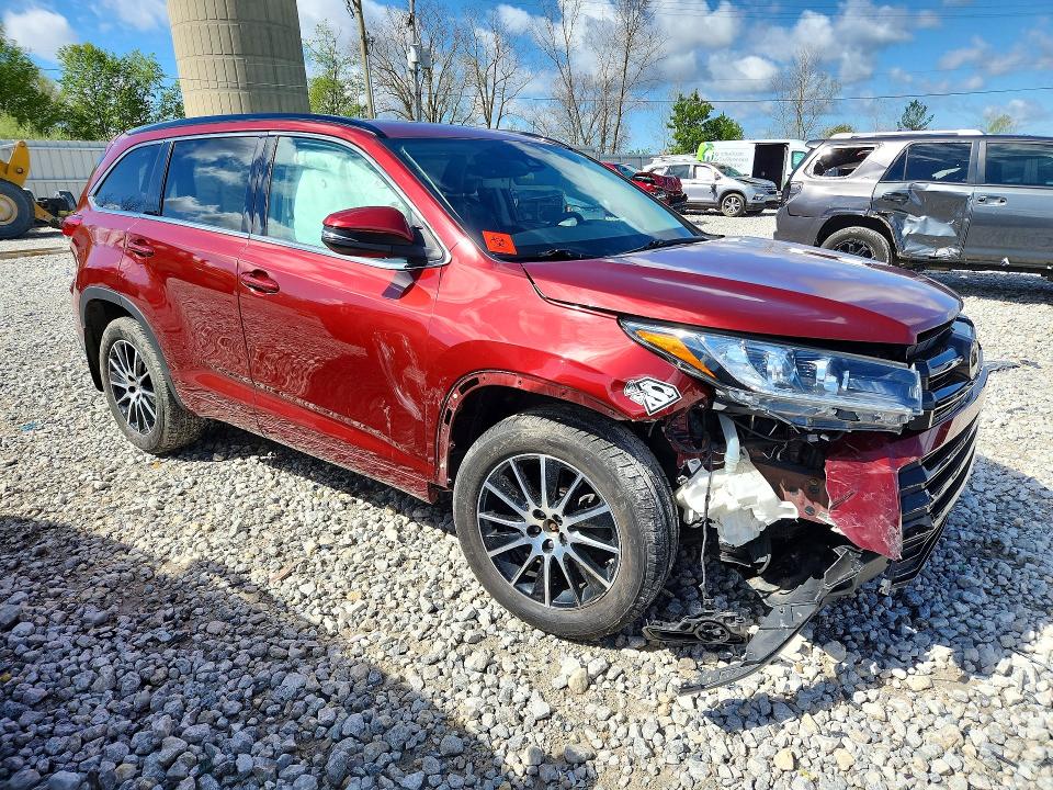 51898316 :رقم المزاد ، 5TDJZRFH8HS473746 vin ، 2017 Toyota Highlander مزاد بيع