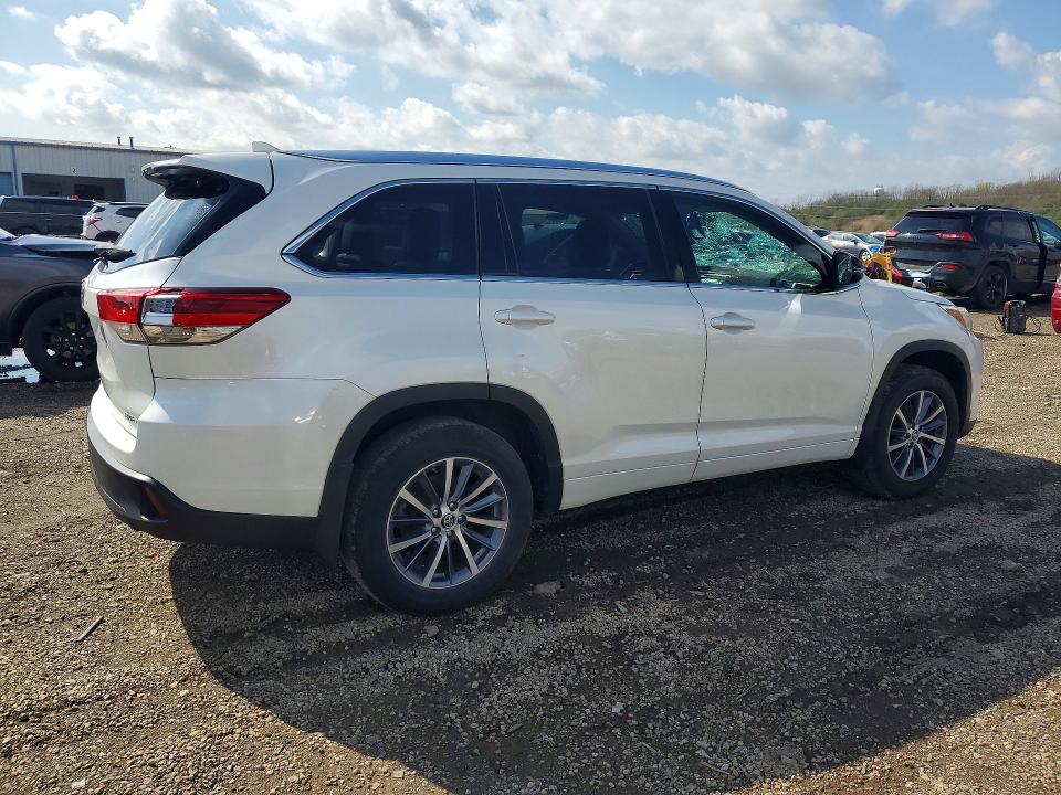 Продажа на аукционе авто 2018 Toyota Highlander, vin: 5TDJZRFH0JS525747, номер лота: 49946486