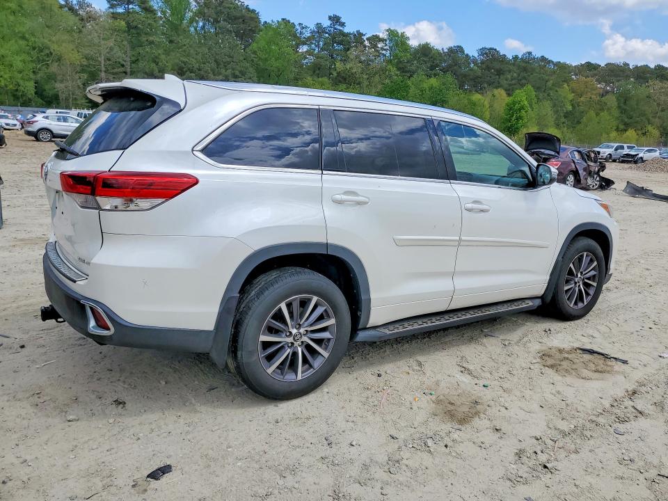 2018 Toyota Highlander მანქანა იყიდება აუქციონზე, vin: 5TDJZRFH3JS833253, აუქციონის ნომერი: 50329666