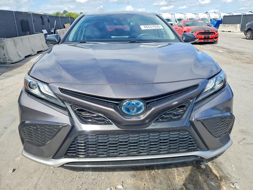 2021 Toyota Camry Hybrid მანქანა იყიდება აუქციონზე, vin: 4T1K31AK3MU565584, აუქციონის ნომერი: 48337856