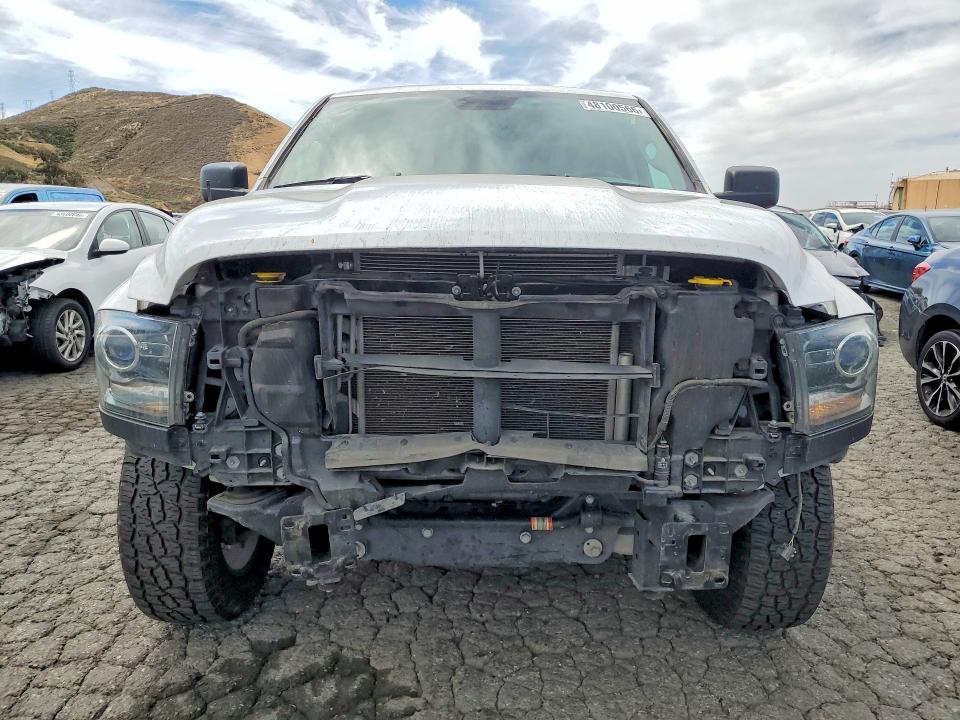 48100566 :رقم المزاد ، 1C6RR6GG8LS105498 vin ، 2020 Ram 1500 Classic مزاد بيع