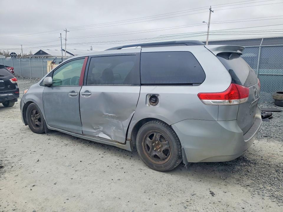 50673136 :رقم المزاد ، 5TDKK3DC8BS159342 vin ، 2011 Toyota Sienna مزاد بيع