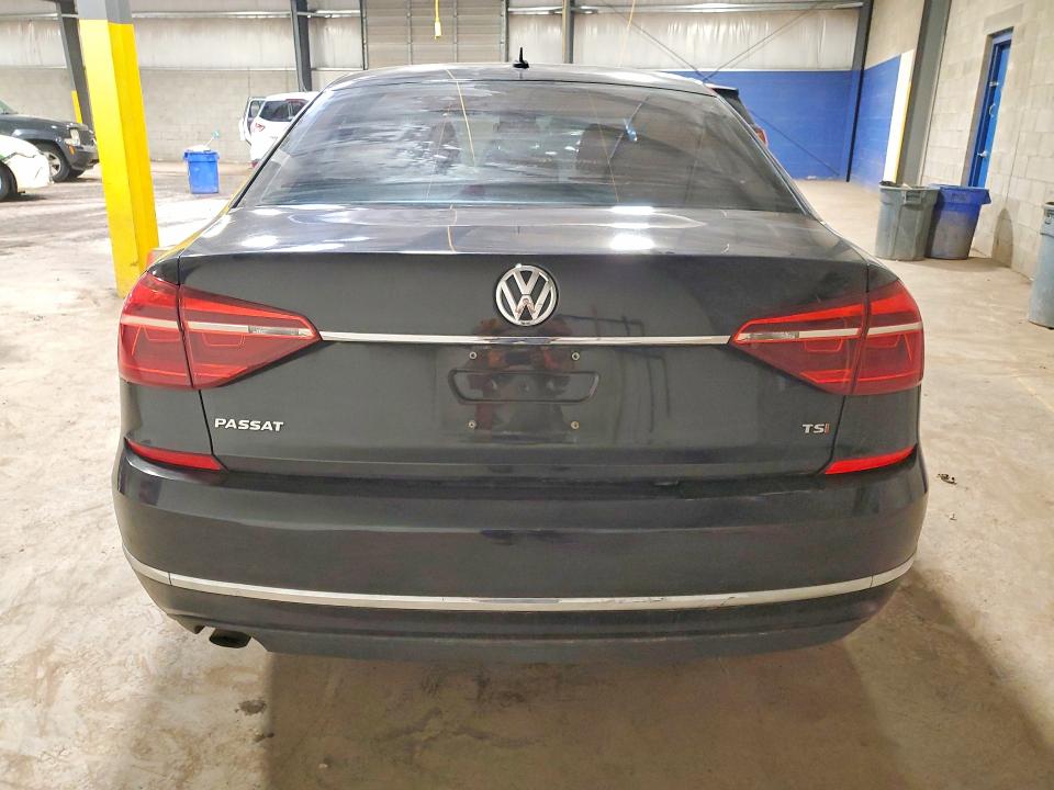 49055886 :رقم المزاد ، 1VWAT7A33HC015810 vin ، 2017 Volkswagen Passat مزاد بيع